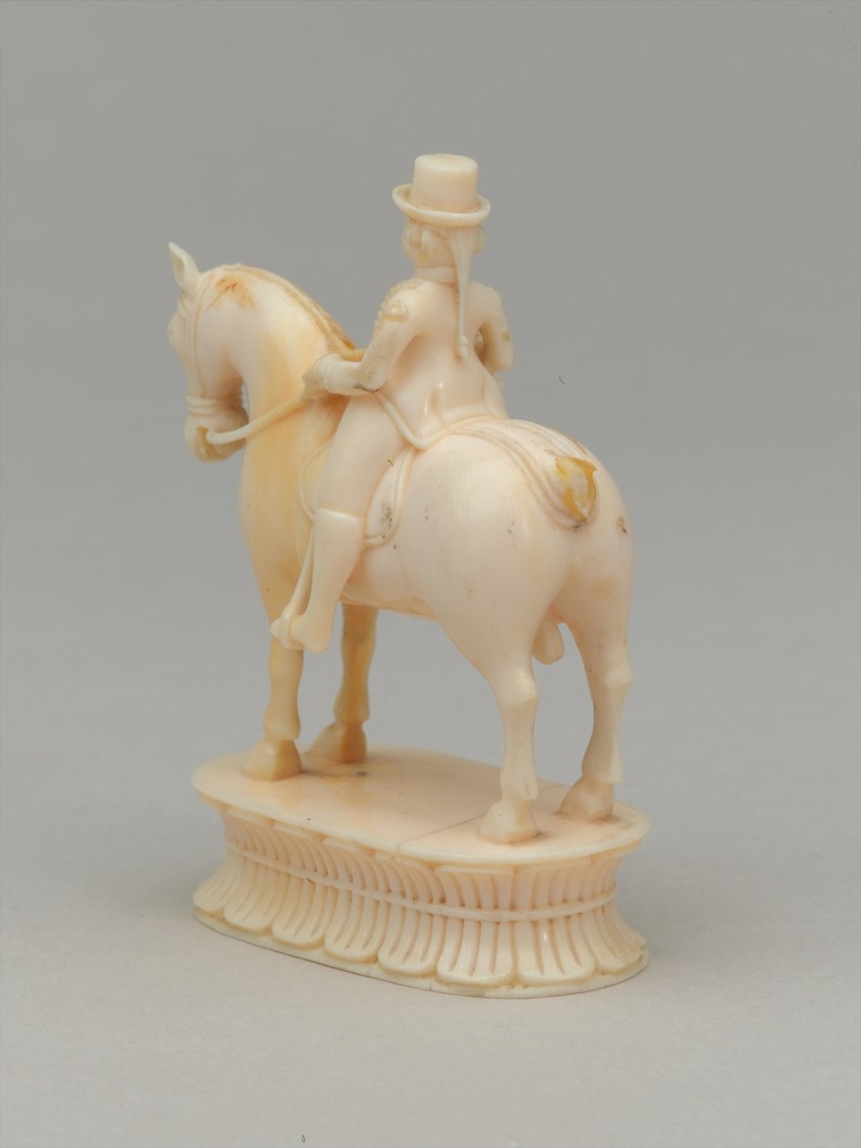 Cavaleiro branco, peça de xadrez, Índia, 1820 cerca de Indian School