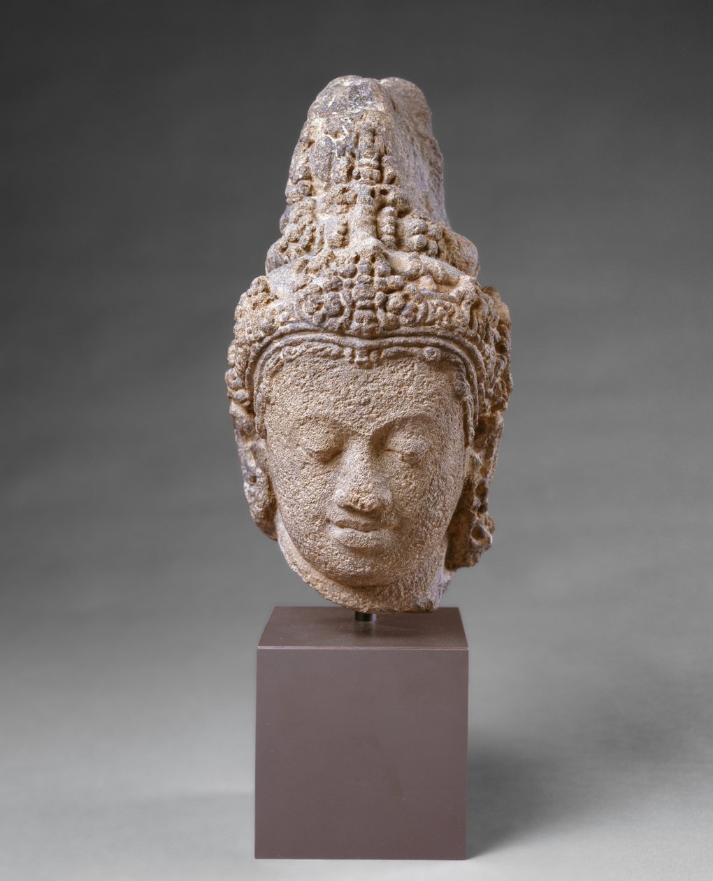 Cabeça de uma divindade (pedra vulcânica) de Indonesian