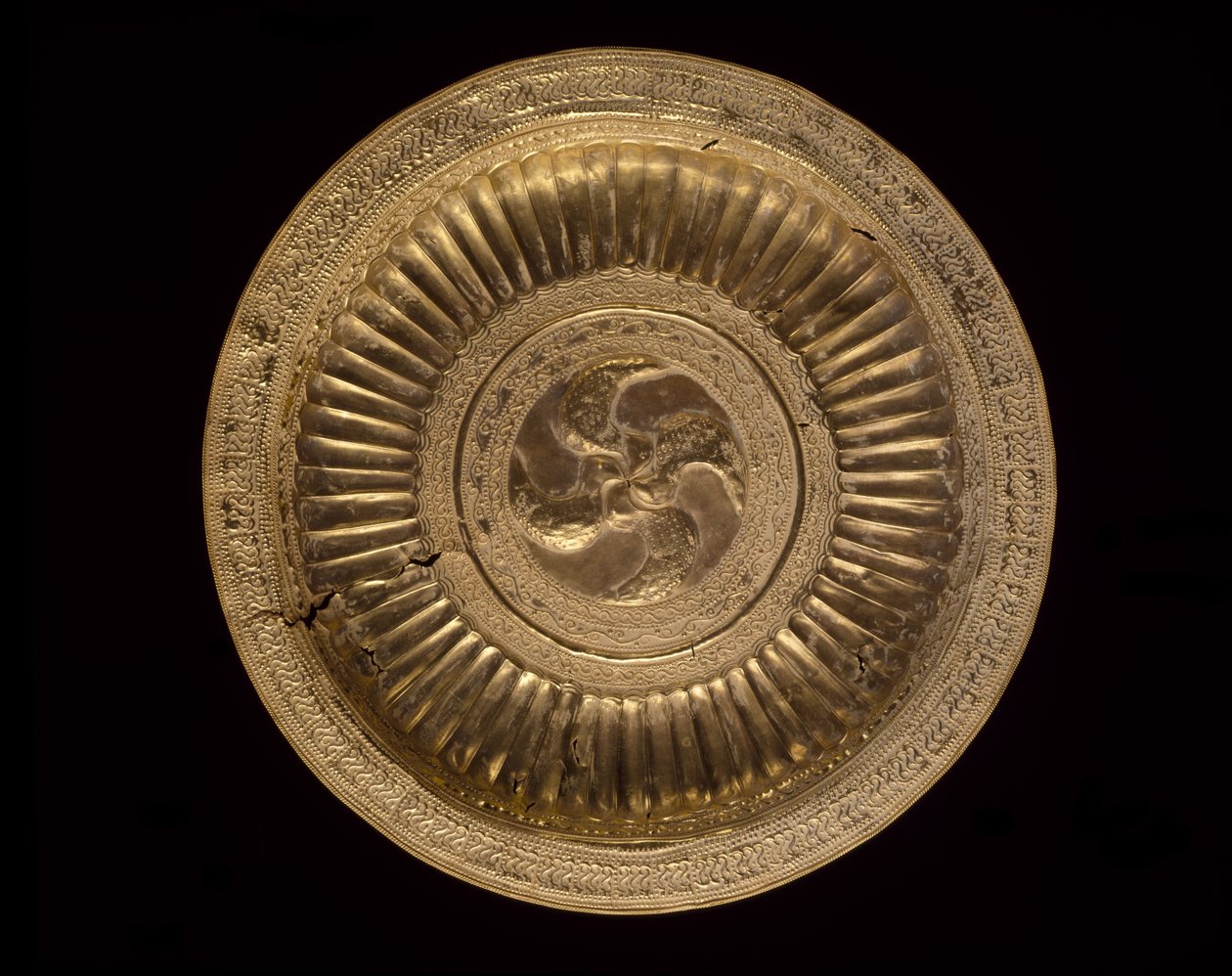 Prato Peitoral, povos das Molucas do século 19 (possivelmente anterior) (ouro) de Indonesian School