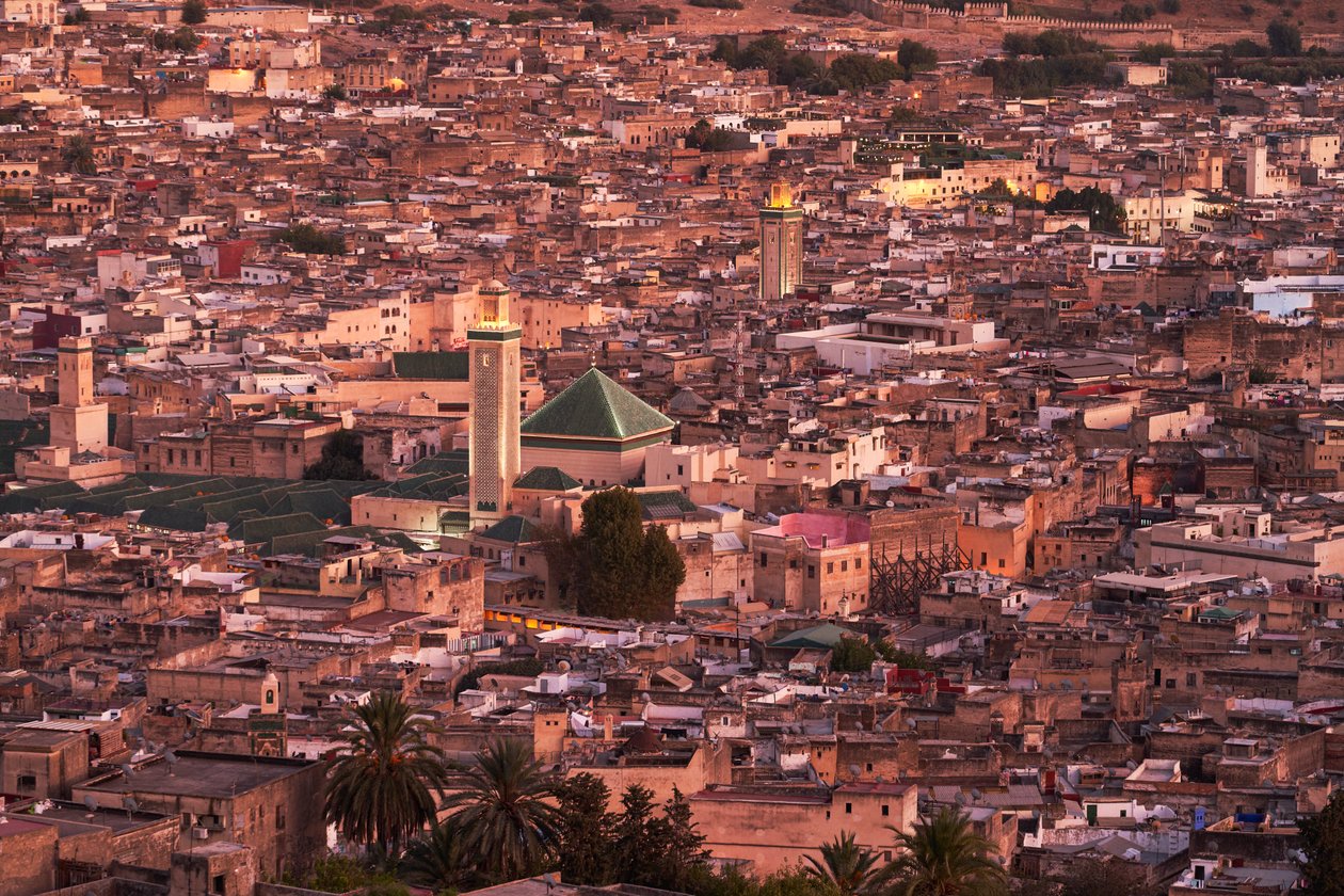 Vista da medina de Fez, Marrocos, 2019 (foto) de Ira Block