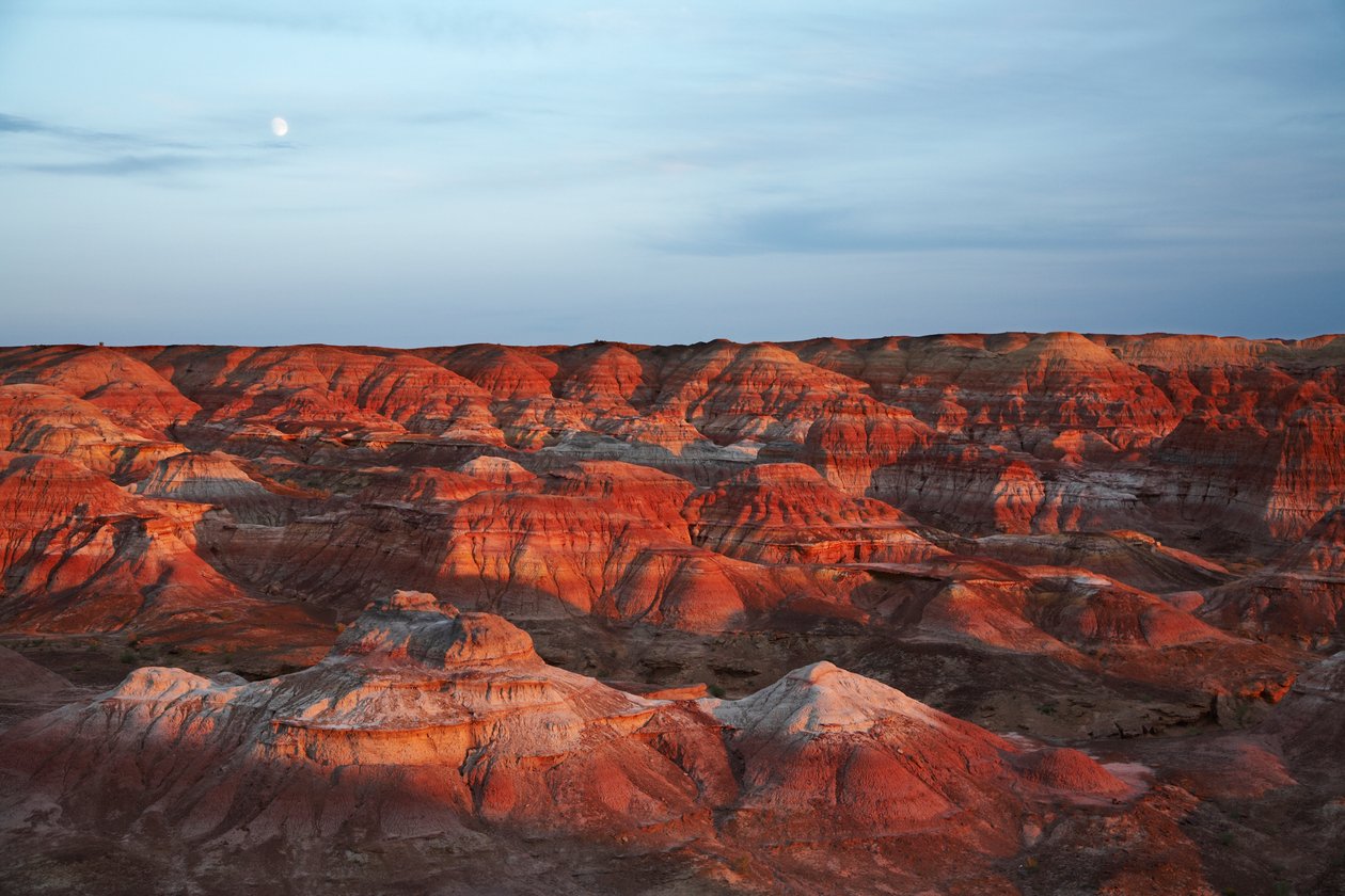 Rochas coloridas perto de Wu Cai Wan, no deserto de Gobi, Xinjiang, China Ocidental, 2007 (foto) de Ira Block