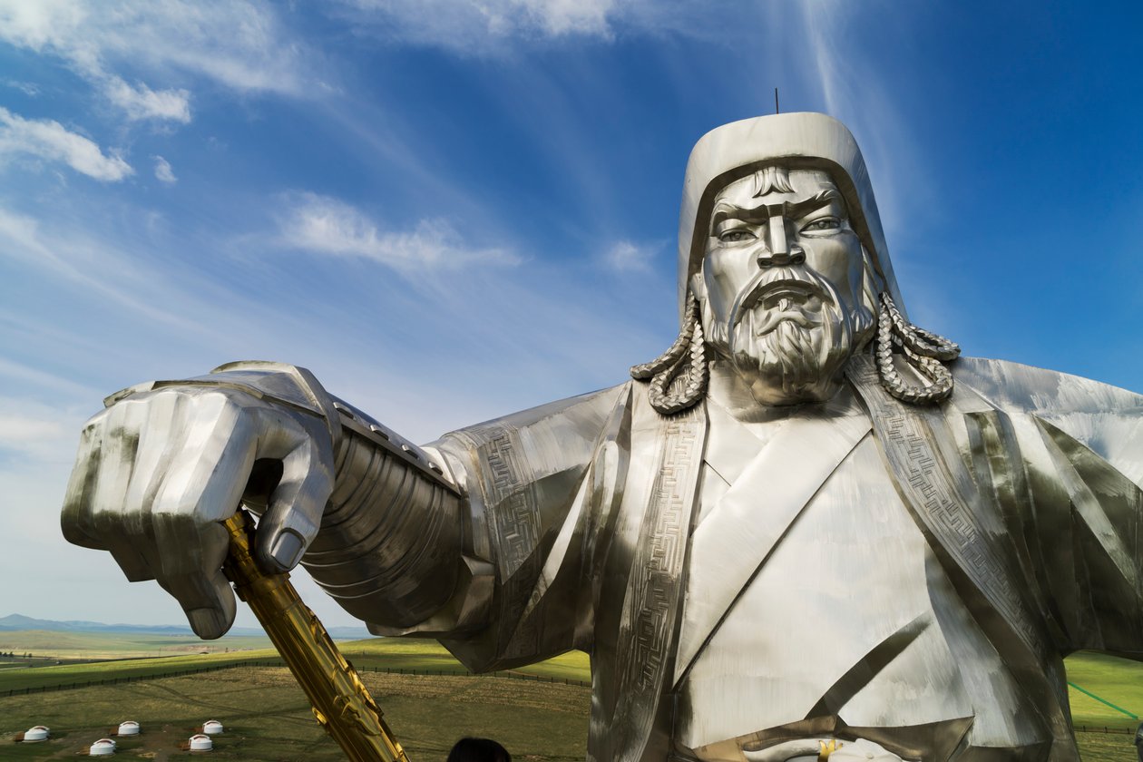 A estátua equestre de Genghis Khan, parte do complexo de estátuas de Genghis Khan, é uma estátua de 40..., 2015 (foto) de Ira Block