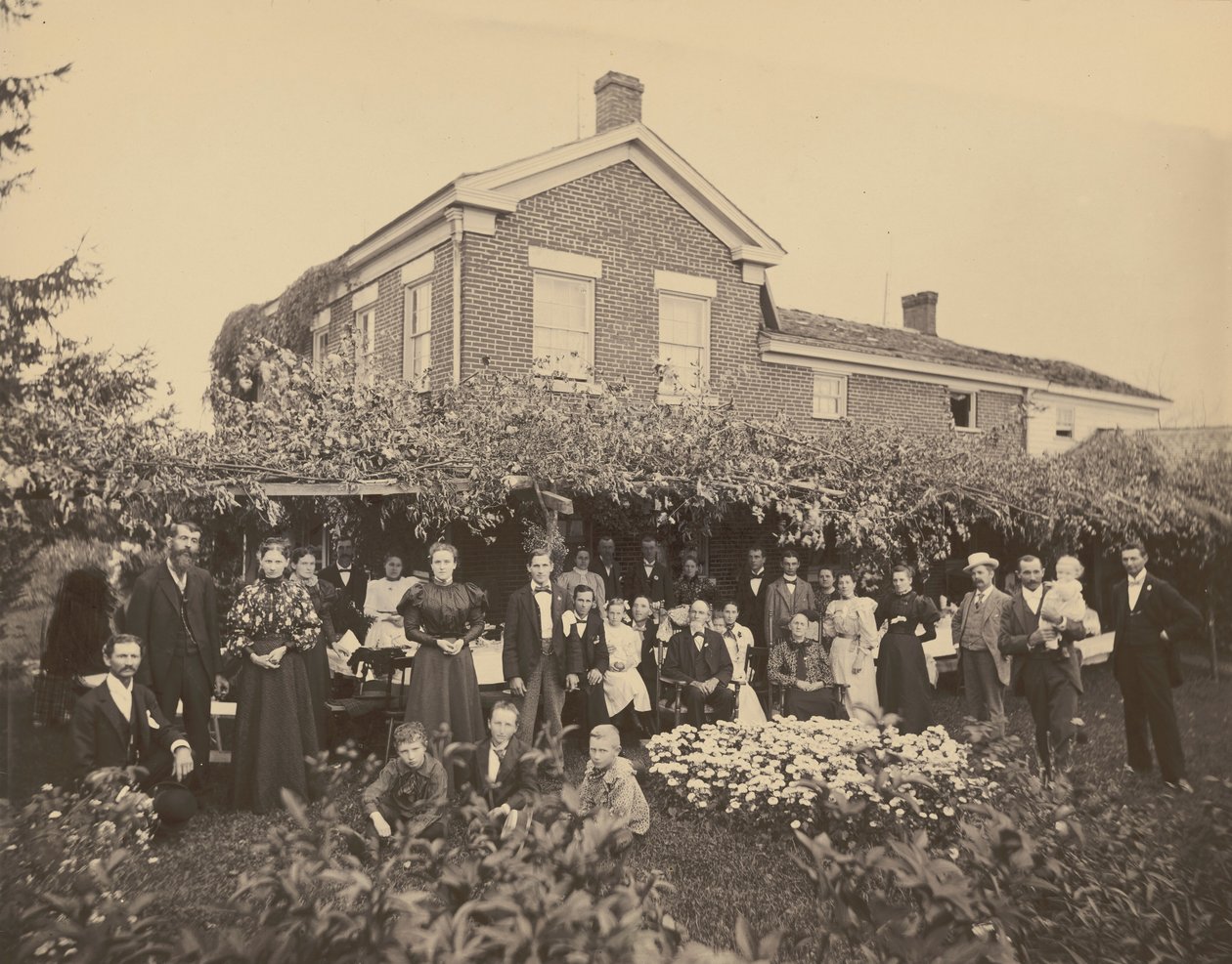 Retrato de uma família, perto de Meadville, Pensilvânia, 1885-1889 (fotografia) de Ira E. Hall