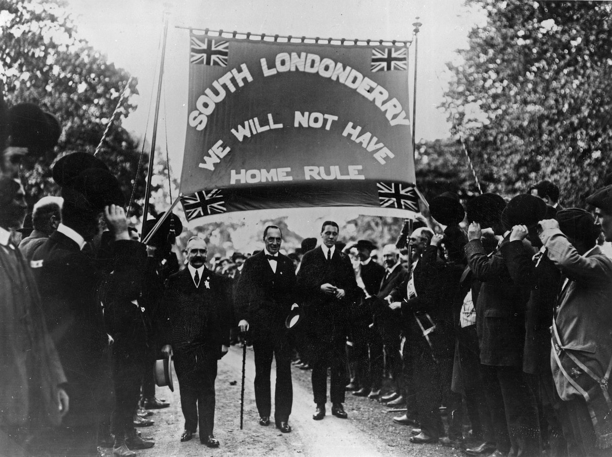 Sir Edward Carson em uma marcha unionista de Londonderry do Sul de Irish Photographer