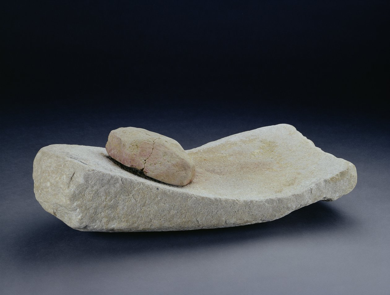 Sela quern com pedra de moer, de uma fazenda em Mingies Ditch, Oxfordshire, Iron Age de Iron Age
