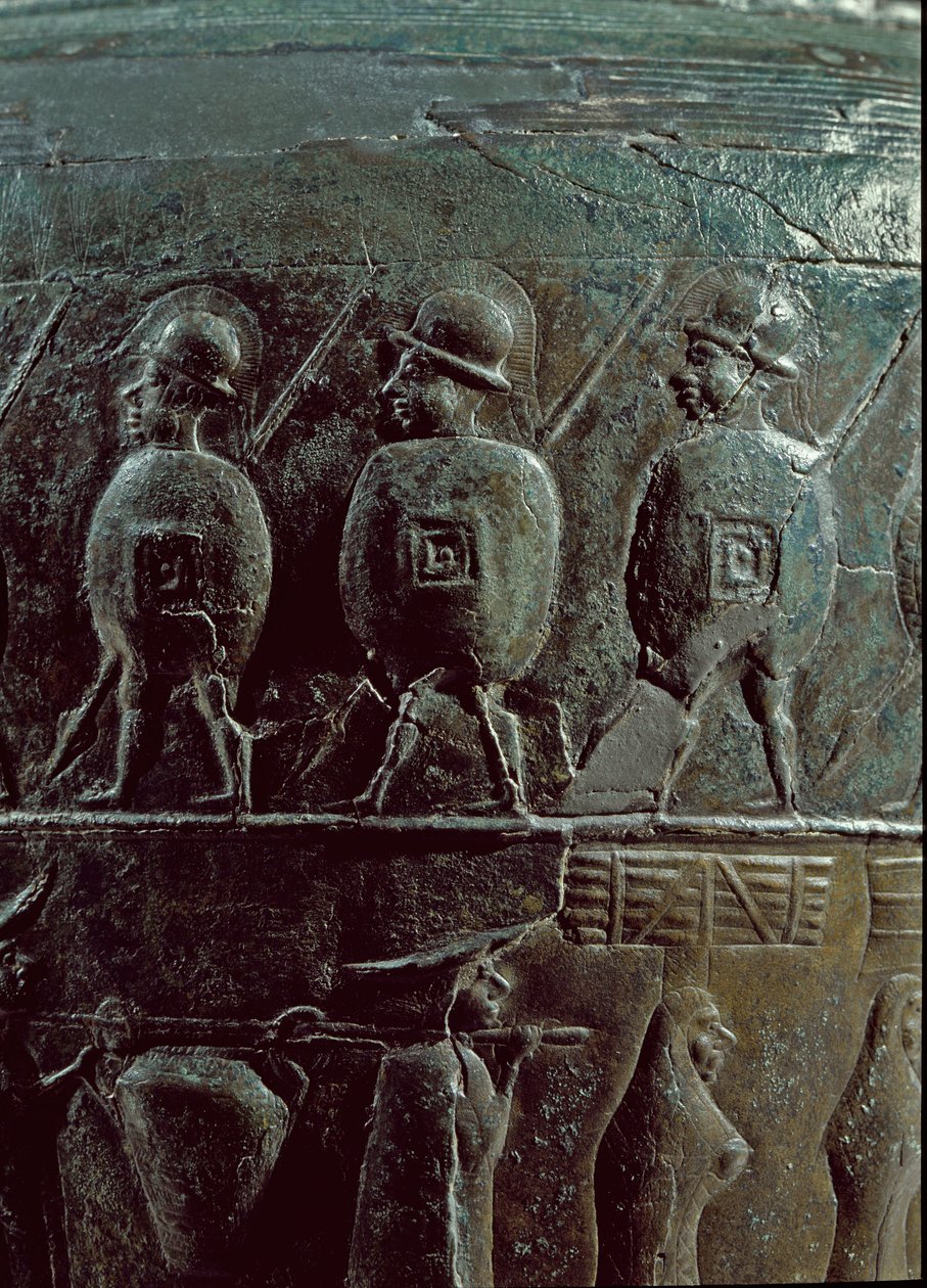 Arte pré-histórica: detalhe de guerreiros. Situla, pyxide de bronze 500 AC (Idade do Ferro) da Necrópole de Certosa. Dim. 32 cm Bolonha, Civico Museo Archeologico de Iron Age