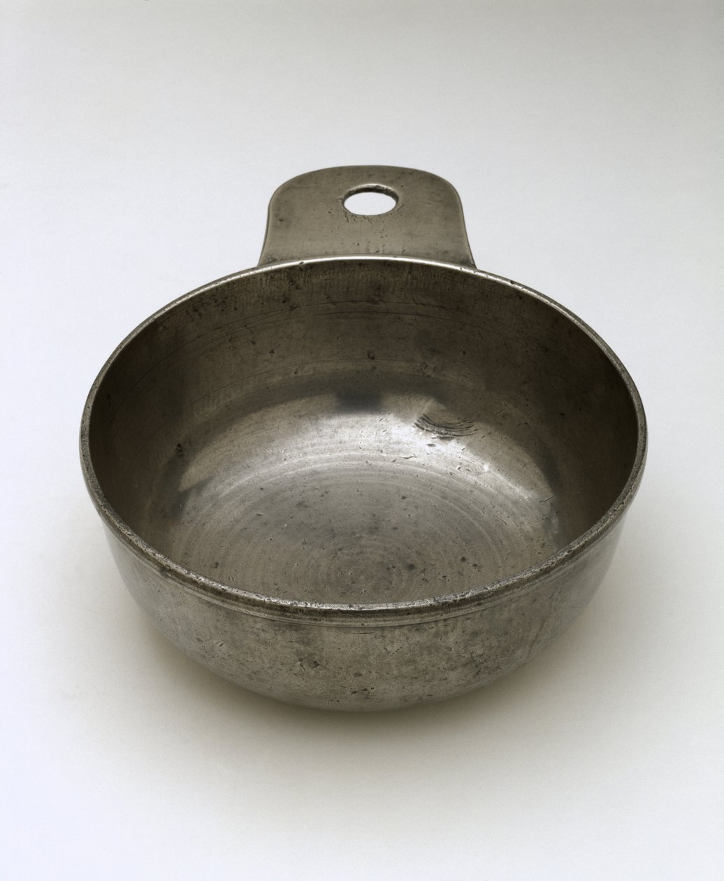Porringer, c. 1770-1807 (estanho) de Isaac (attr.to) Jackson