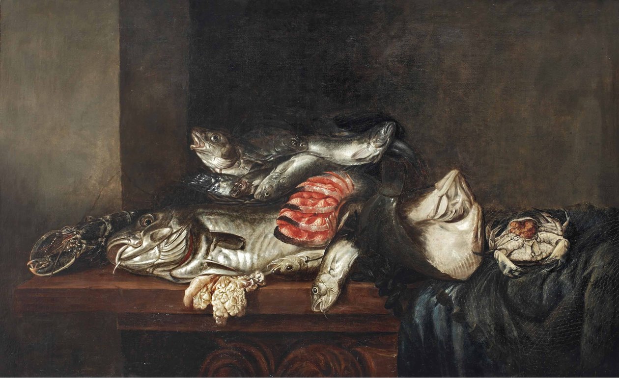 Uma lagosta, bacalhau, peixe chato, salmão, caranguejo, mexilhões e outros peixes num cesto de vime com uma rede de pesca sobre uma mesa parcialmente coberta de Isaac van Duynen