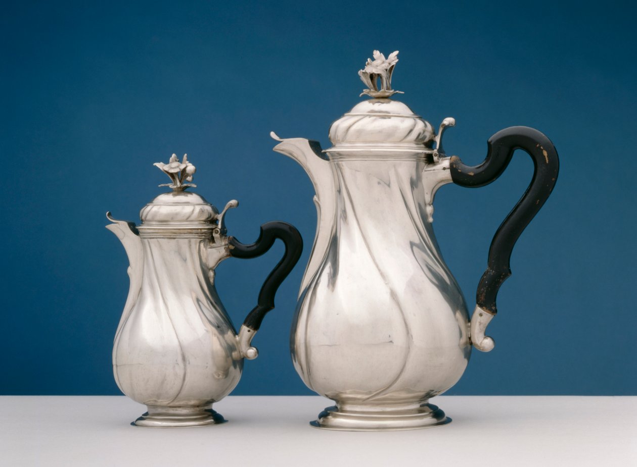 Par de bules, c.1780 (prata e ébano) de Isaak Beaucair
