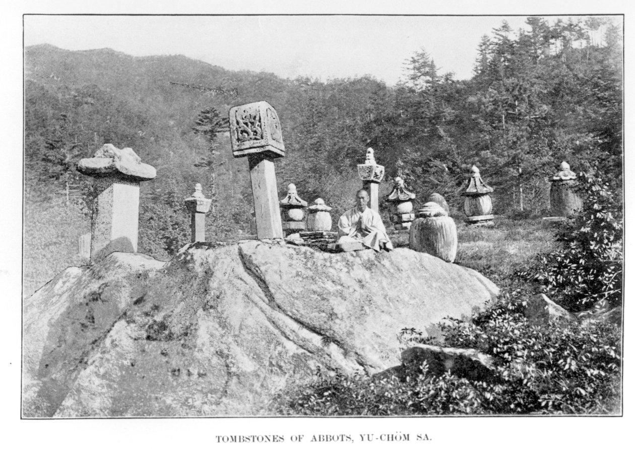 Cemitério do Mosteiro Budista de Yu-Chom-Sa, da Coréia e seus vizinhos por Isabella Bird, publicado em 1898 (foto bw) de Isabella Bird