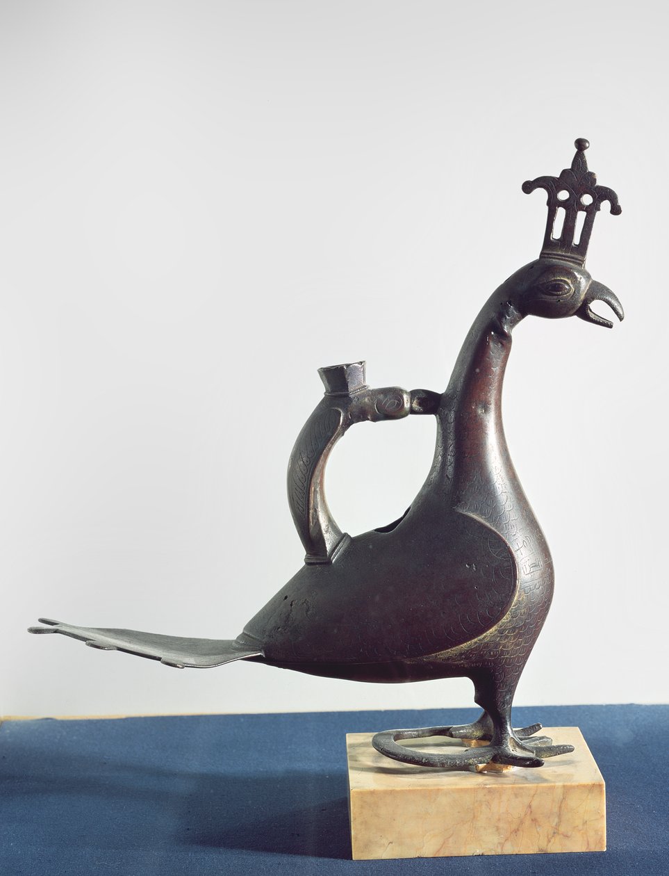 Aquamanile na forma de um pavão (bronze) de Islamic School