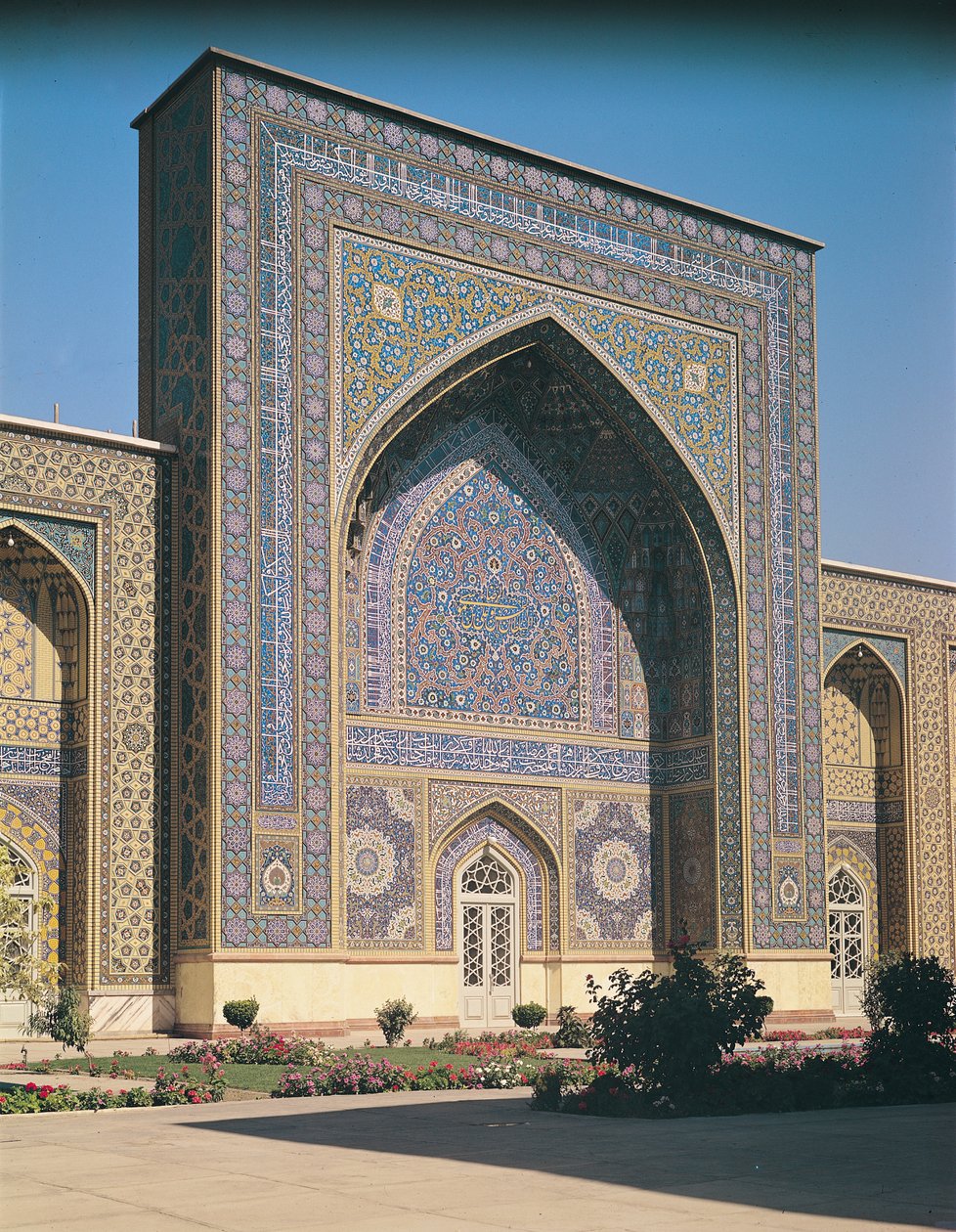 O portal de entrada para o santuário, construído em 1418 de Islamic School
