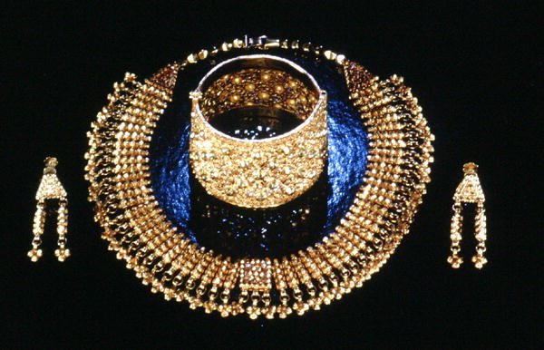 Colar Iemenita, pulseira e brincos (ouro) de Islamic School