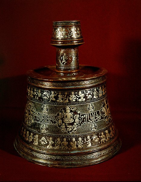 Castiçal, 1282 (cobre e prata) de Islamic School