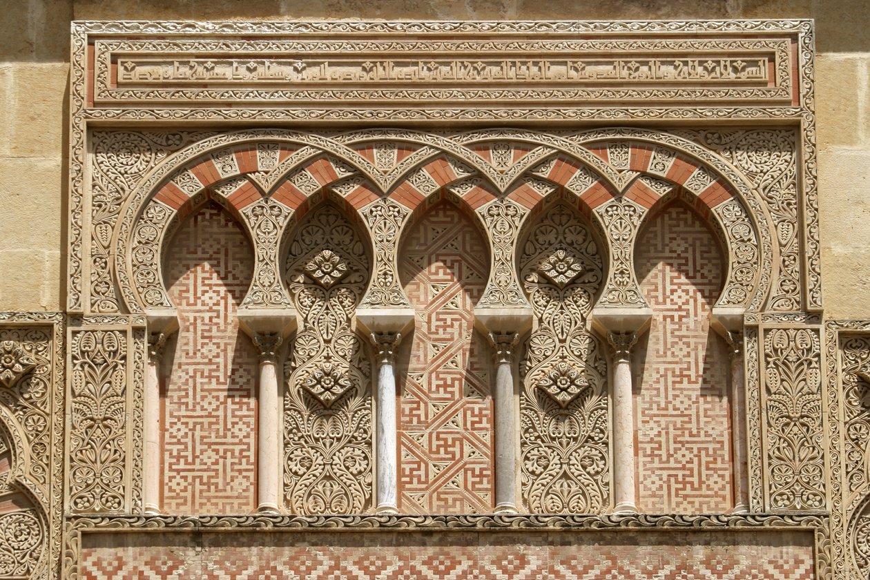 Detalhe de cima da entrada ocidental de Islamic School