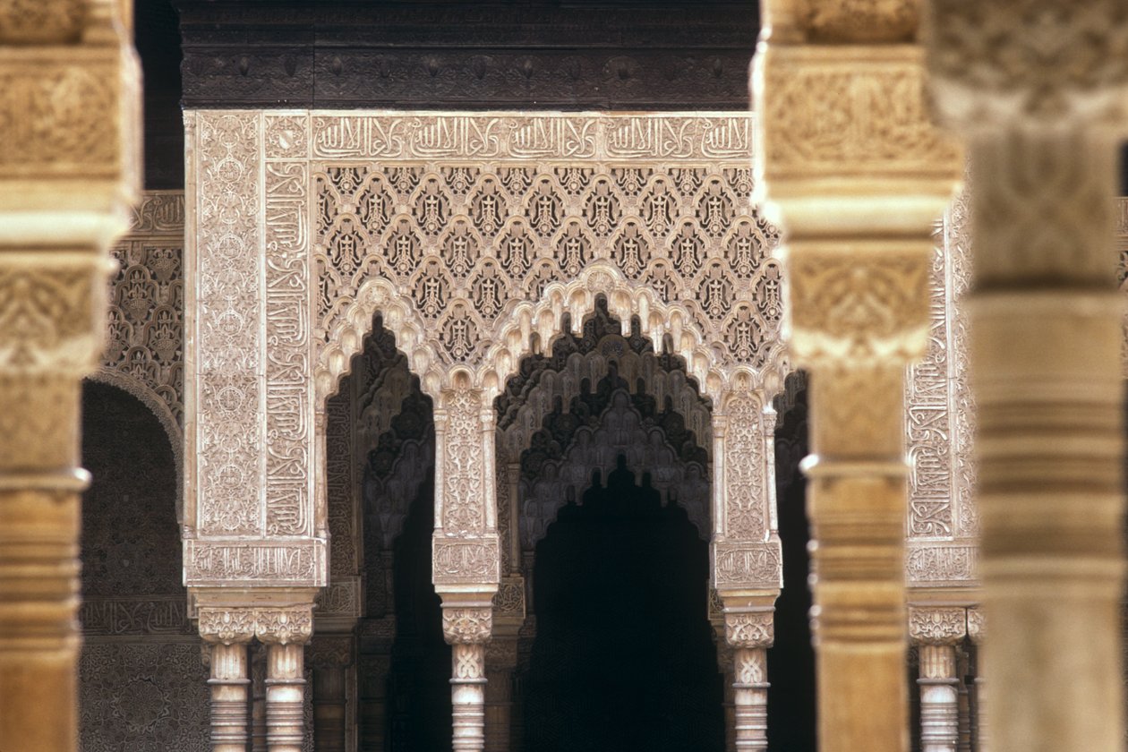 Detalhe dos arcos no Tribunal de Leões (foto) de Islamic School