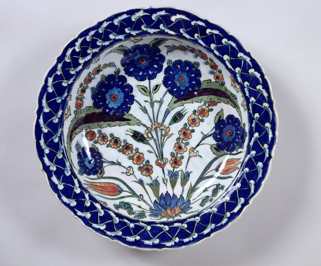Prato com uma decoração floral, Iznik (cerâmica) de Islamic School