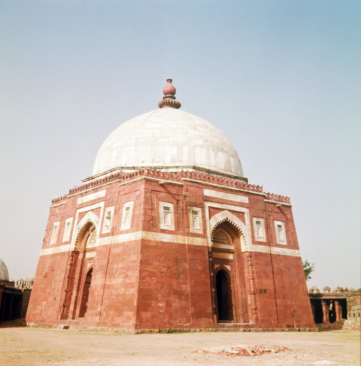 Mausoléu de Ghiyathud-din Tughluq, Tughluqabad, 1321-25 de Islamic School