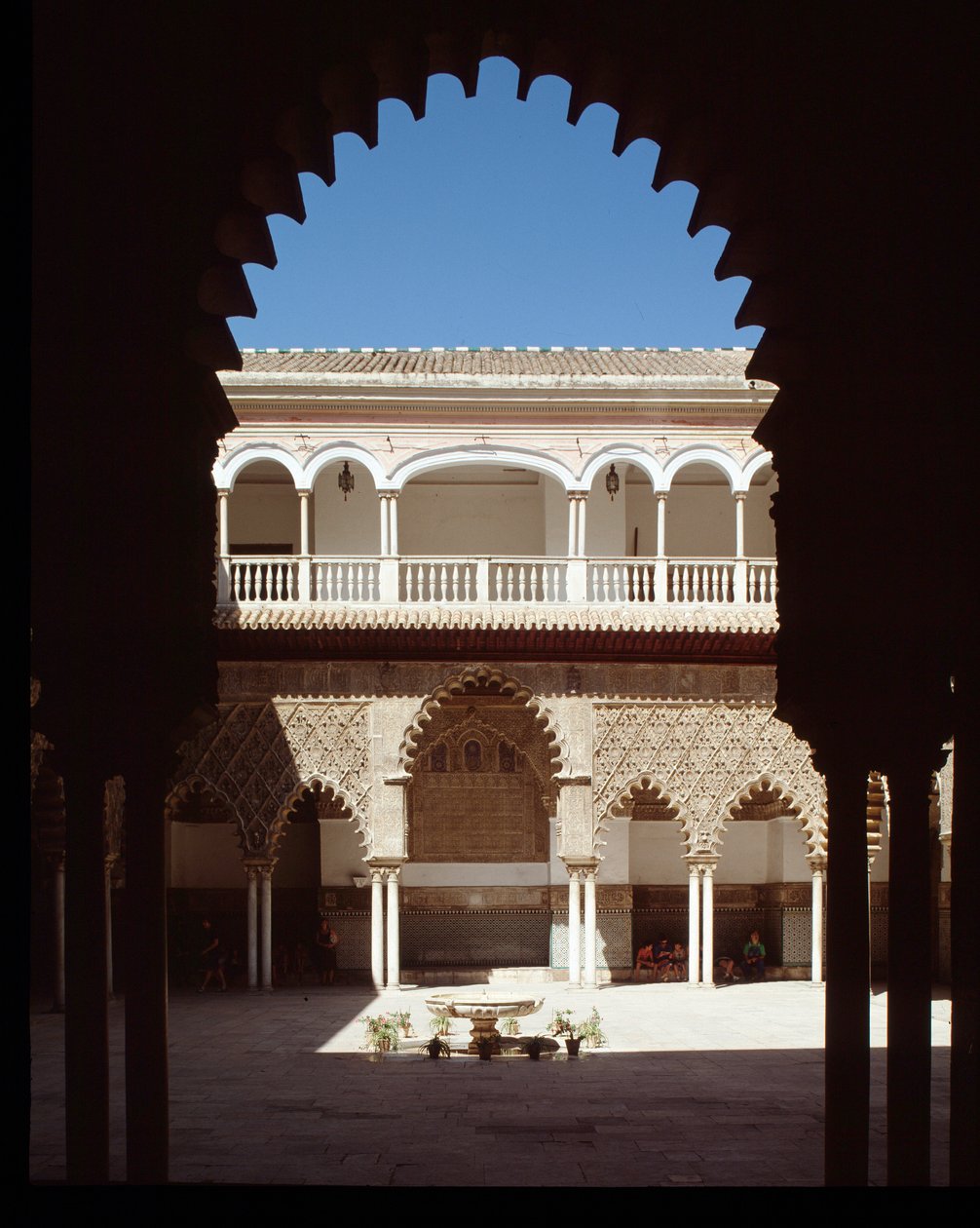 Arte mudéjar: vista do pátio das donzelas de Islamic School