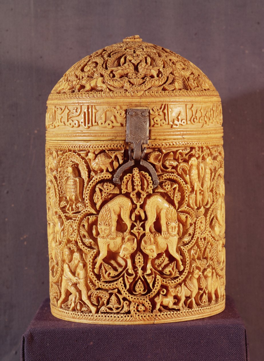 Pax com um relevo representando os prazeres da vida na corte, inscrito com o nome Al-Mughira, filho do califa Abd-al-Rahman III, período omíada, de Córdoba, 968 dC (ver também 101673) de Islamic School