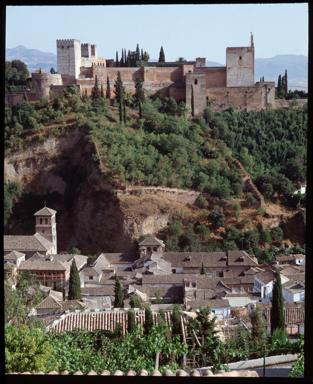 Vista da fortaleza e do palácio de Alhambra de Islamic School