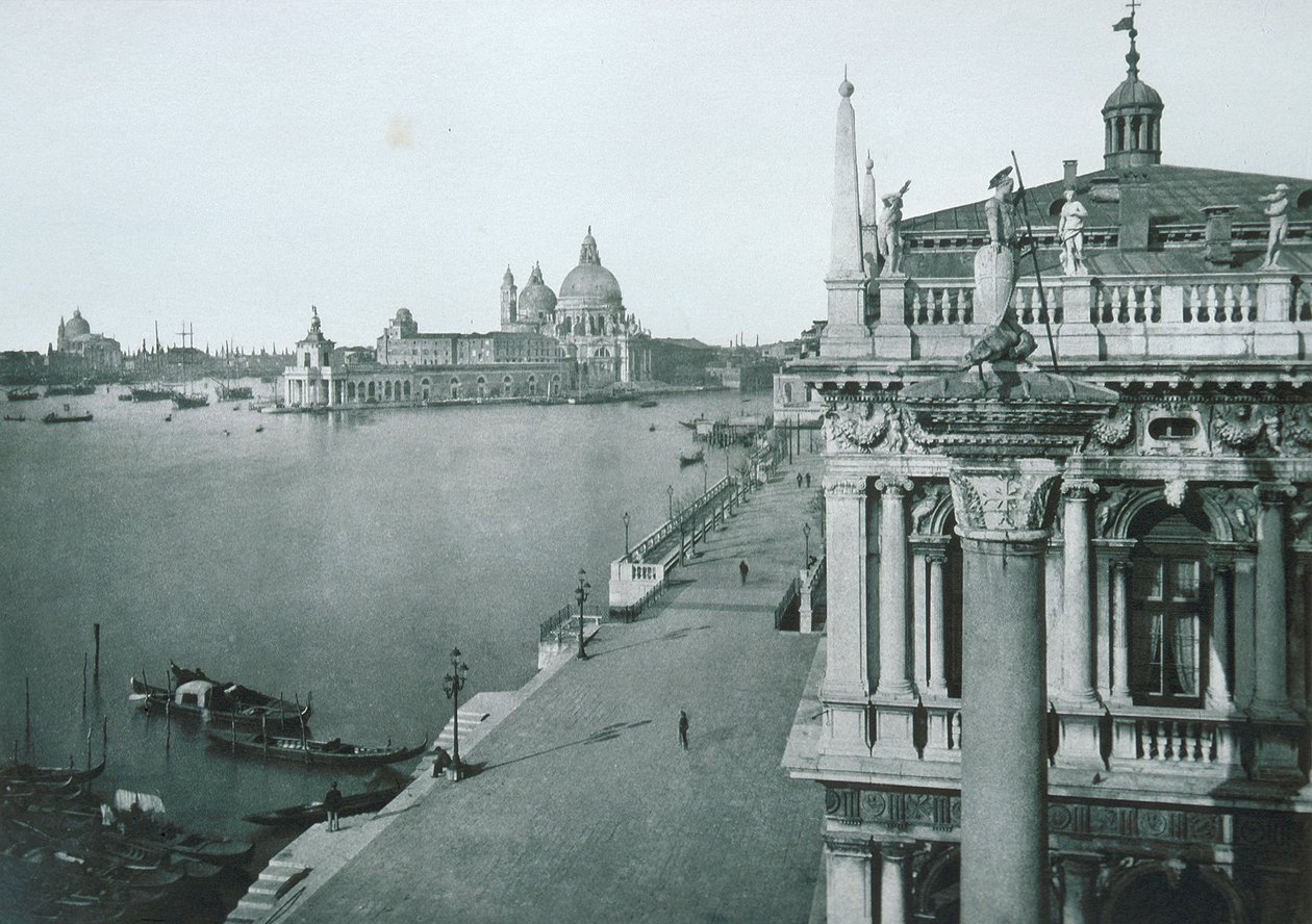 Vista, através, grande, canal de Italian Photographer
