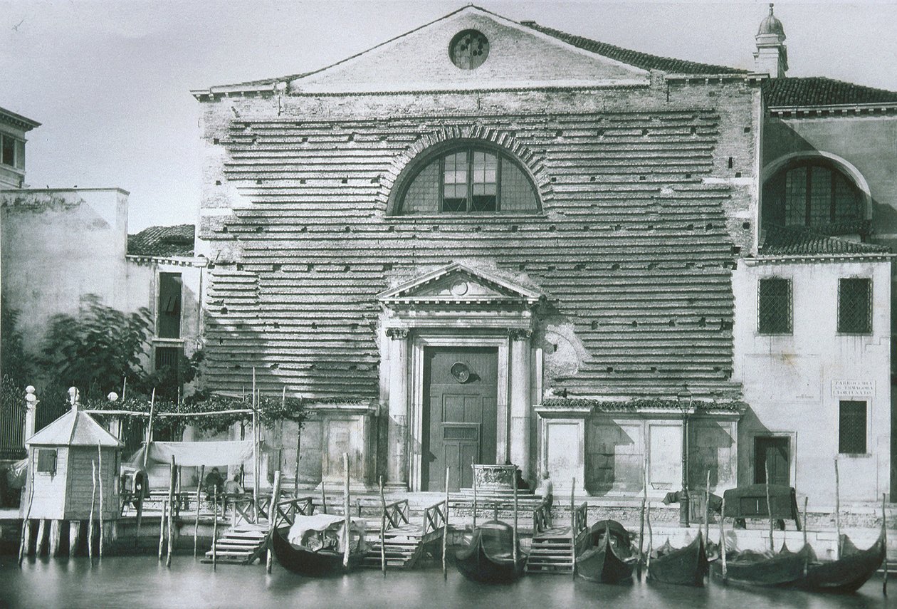 Vista da Igreja de São Marcuolo de Italian Photographer