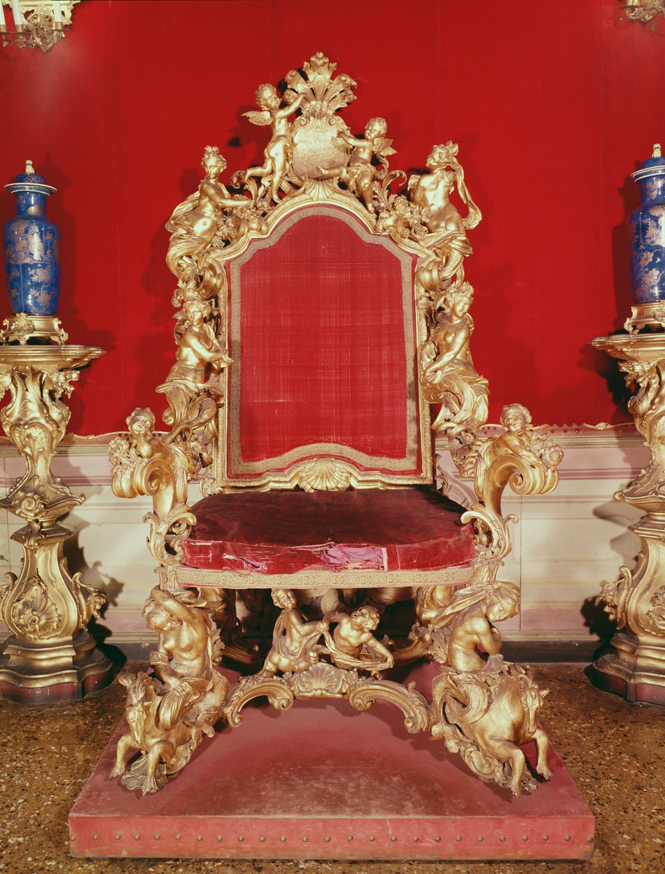 Trono veneziano, esculpido e dourado, início do século XVIII de Italian School