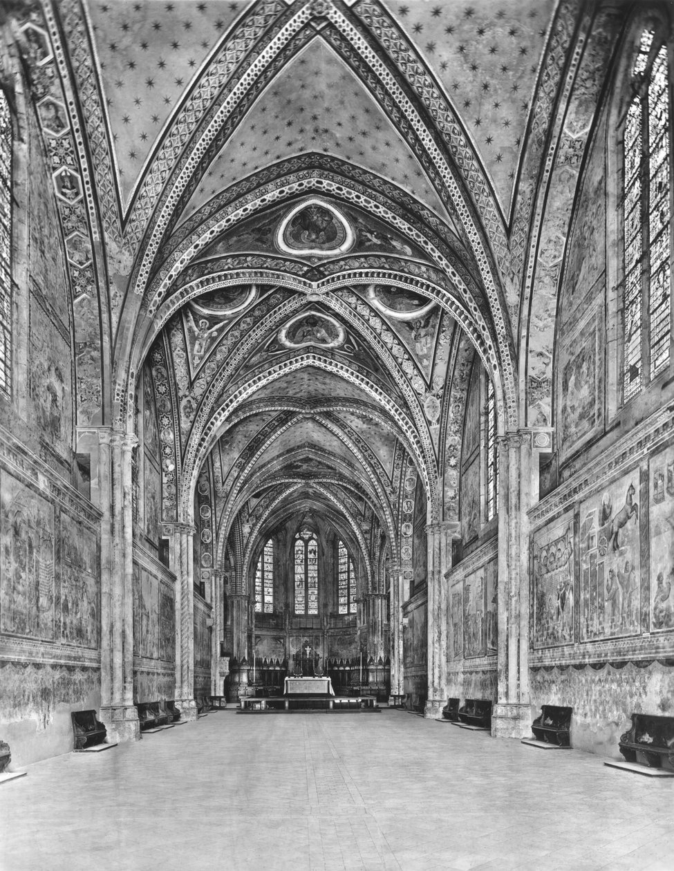 Vista do interior da Igreja Superior de Italian School