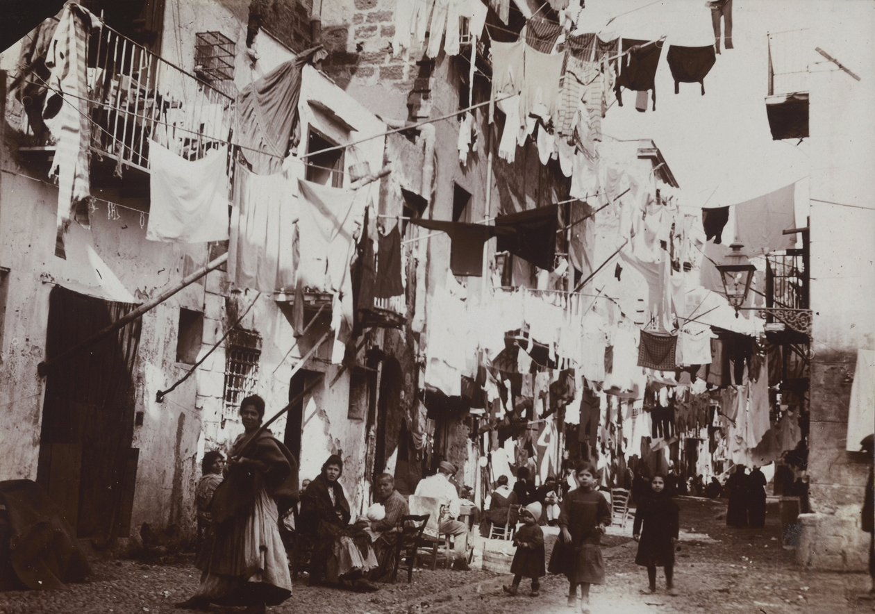 Uma rua característica em Palermo, 1920 de Italian Photographer