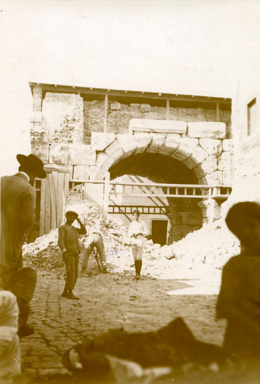 Abolição de casas à volta do arco de Marco Aurélio, Tripoli, Líbia, 4 de outubro de Italian Photographer