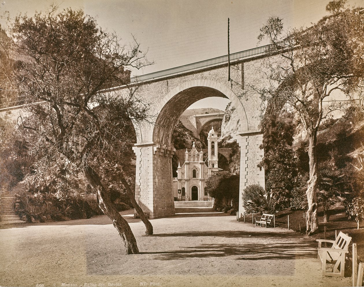 Álbum "Génova e Pisa": Capela Sainte Dévote no Mónaco, c.1880-90 (foto a p/b) de Italian Photographer