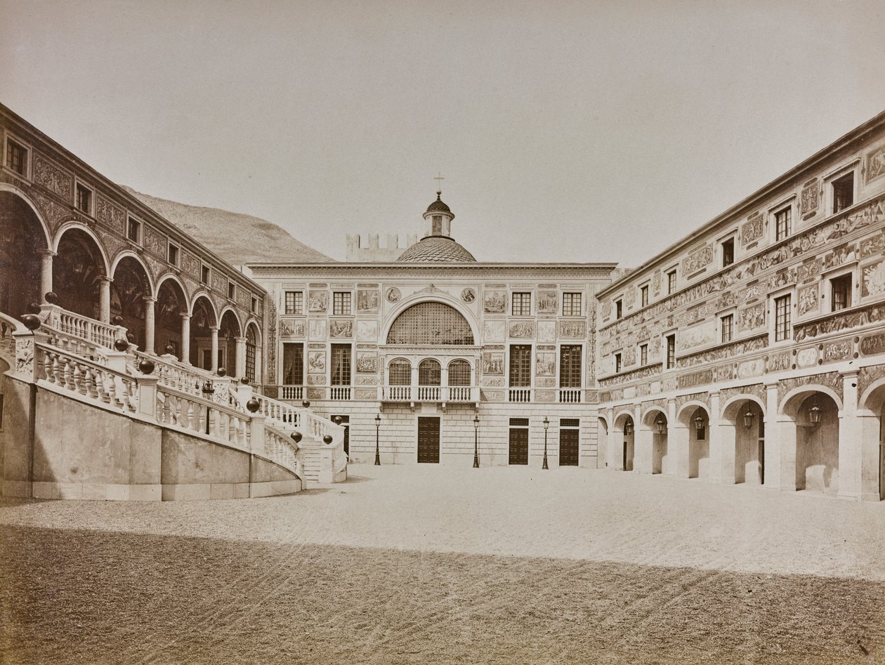 Álbum "Italie 1882, Nápoles, Pise, Gênes, Corniche": O pátio interior do Palácio do Príncipe do Mónaco de Italian Photographer