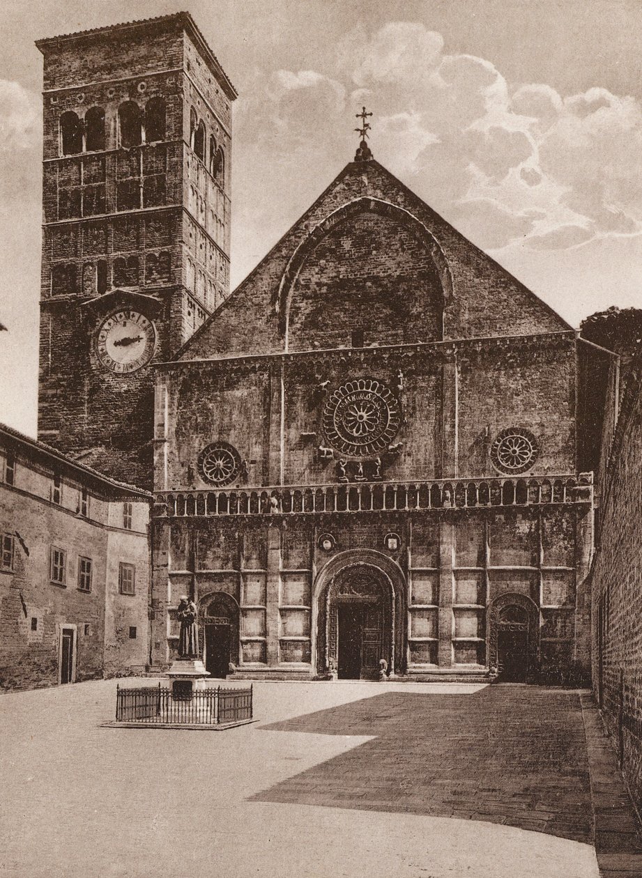 Assis: Fachada da catedral, S Rufino, século XI (foto p/b) de Italian Photographer