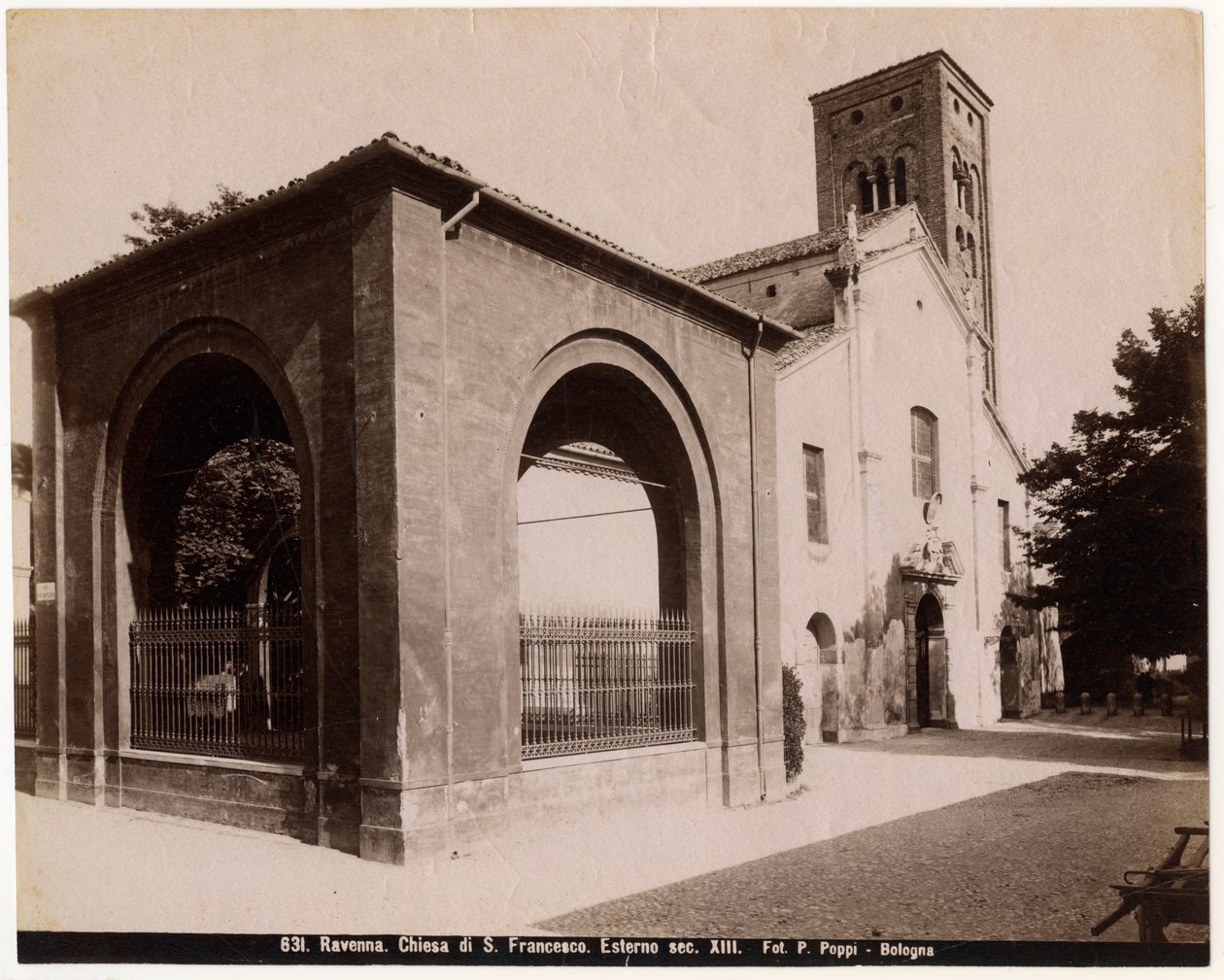 Igreja de São Francisco, Ravenna, Emilia-Romagna, Itália, fotografia de Pietro Poppi, Bolonha, ca 1900 de Italian Photographer