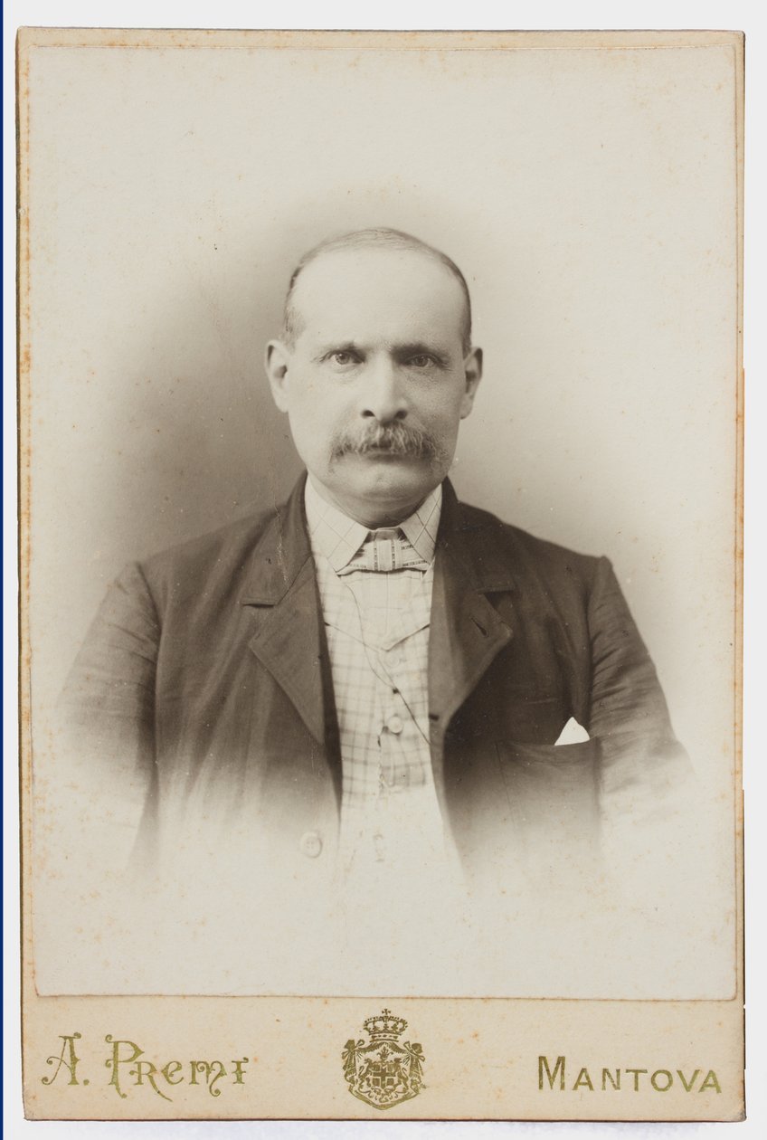 Foto em cartão postal retratando o pintor Albano Lugli de Italian Photographer