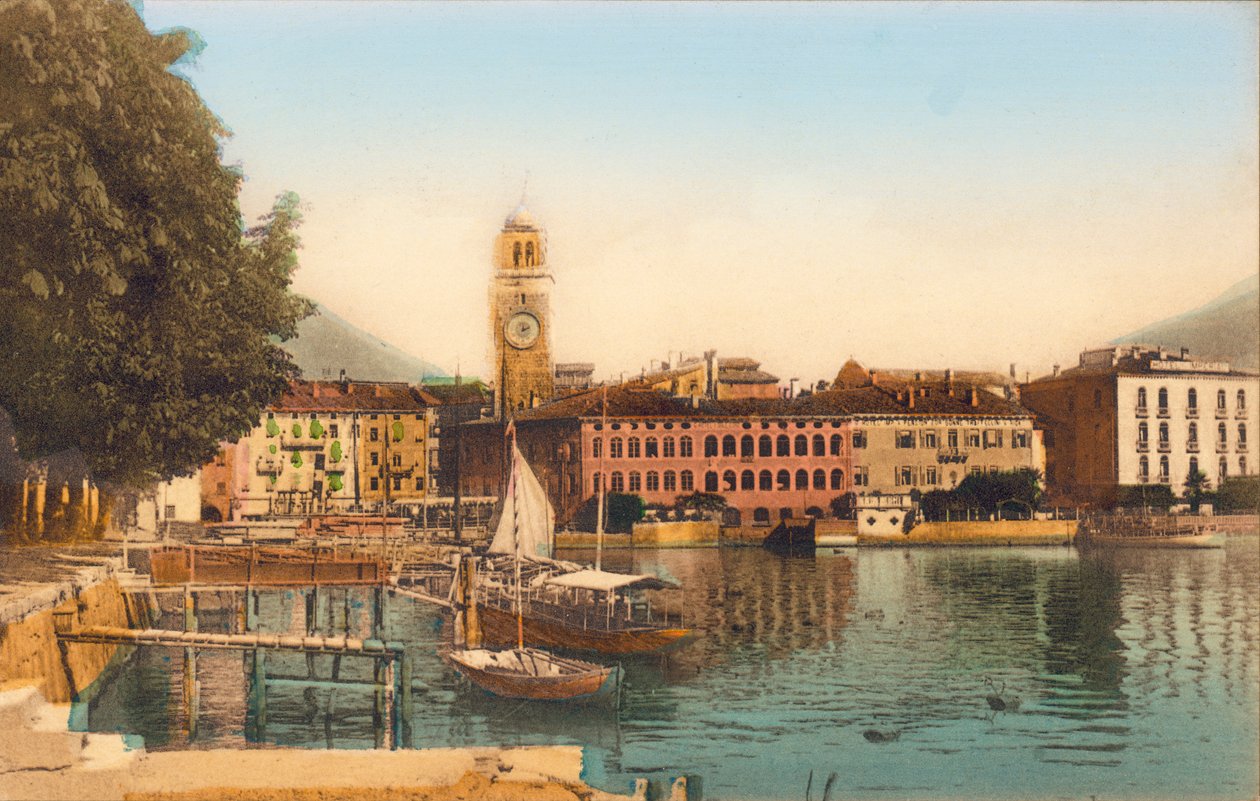 Riva, Lago de Garda (fotografia a cores) de Italian Photographer