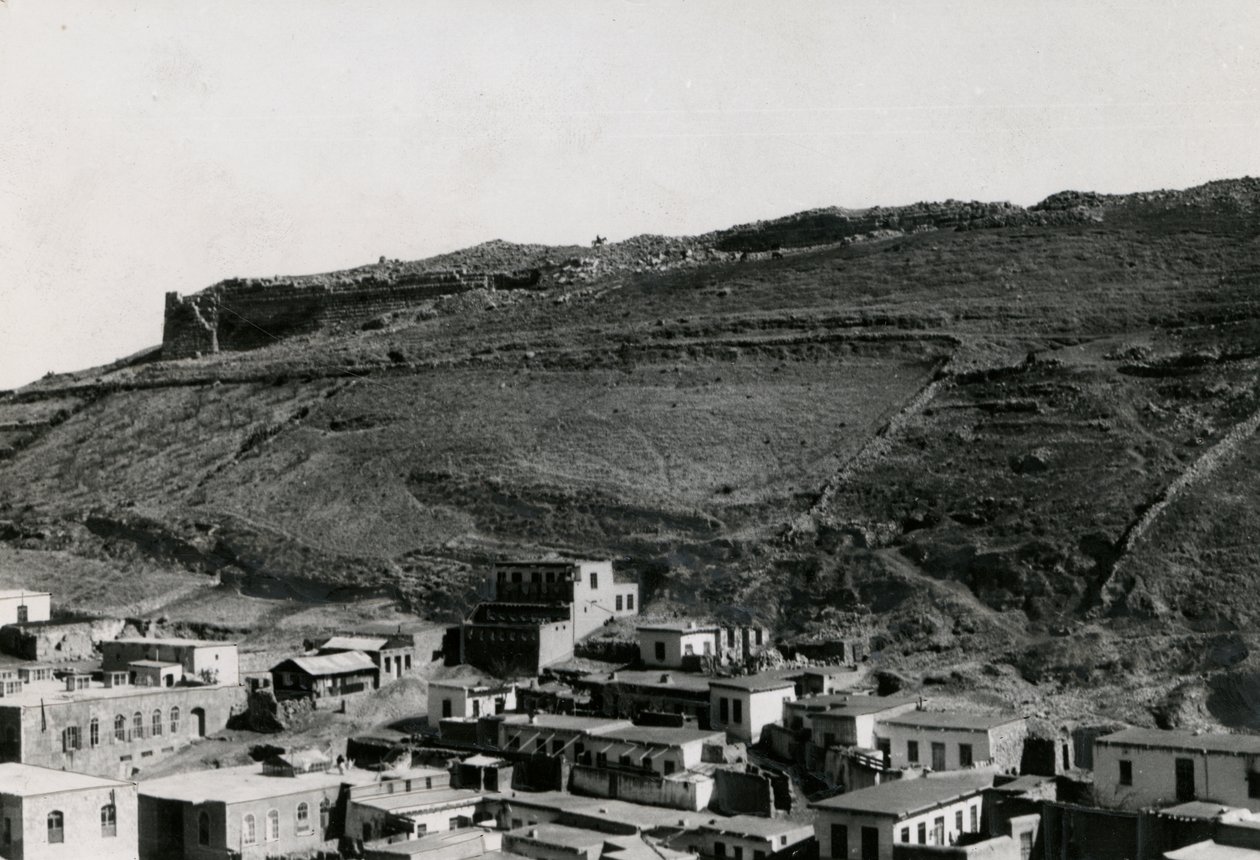 Vista das muralhas helenísticas no canto nordeste da Acrópole, Amã, Jordânia de Italian Photographer