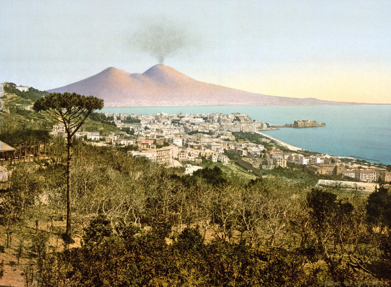 Vista do Vesúvio em toda a baía de Nápoles, 1890-1900 de Italian Photographer