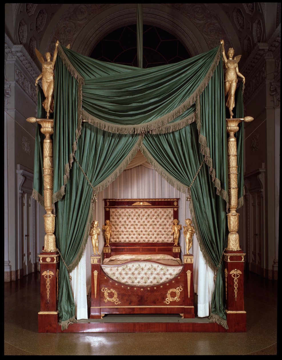 Cama de Carlo Ludovico di Borbone (Carlos II de Parma) é realizada na região de Lucca - Cama de Carlo II di Parma (Carlos II de Bourbon-Parma) (1799-1883) de Lucca fabrica - Florença, Palazzo Pitti de Italian School