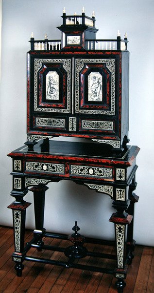 Gabinete (marfim, ébano, tartaruga e madeira) de Italian School