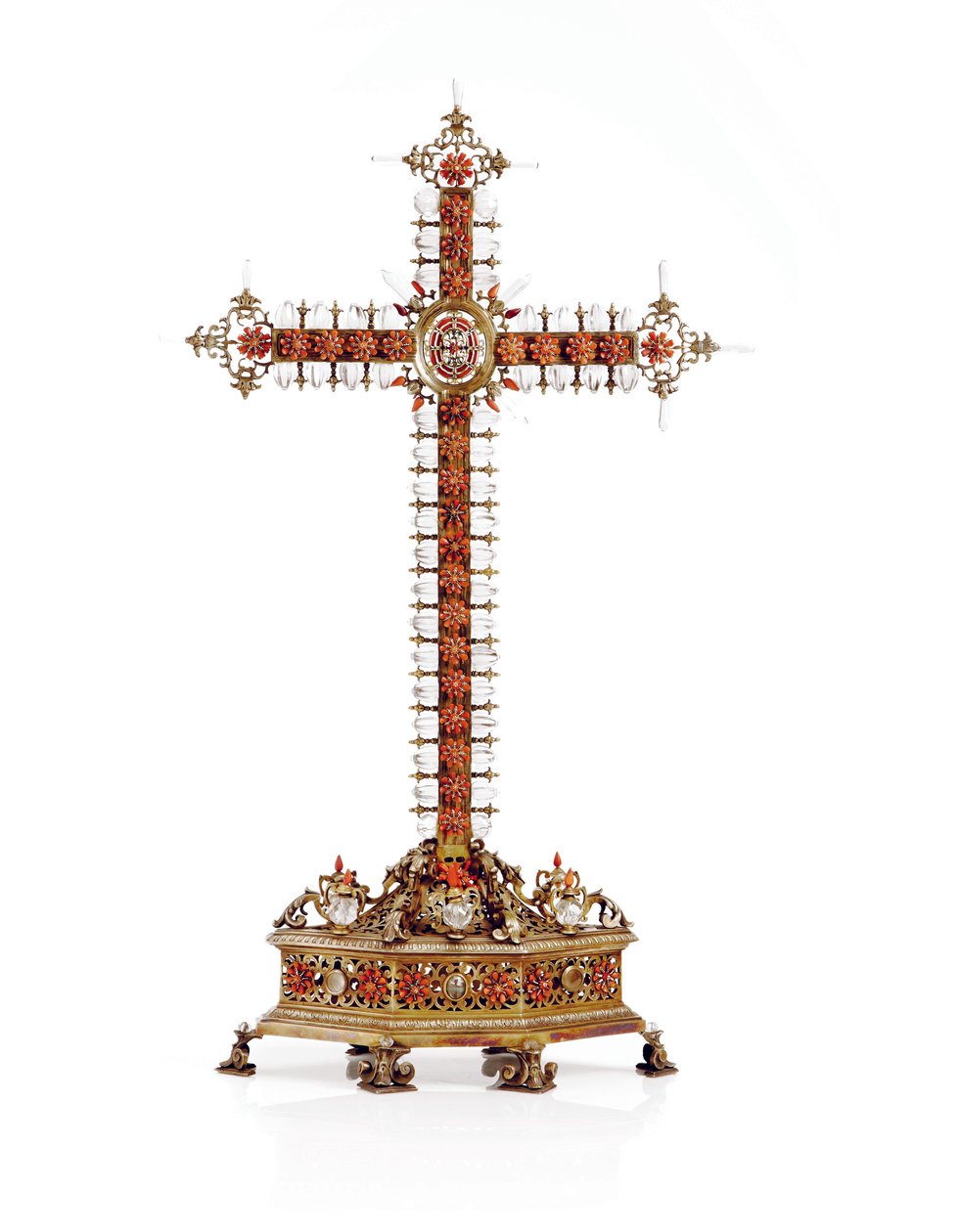 Crucifixo, Trapani, primeira metade do século 18 (cobre dourado, prata, cristal de rocha e coral) de Italian School