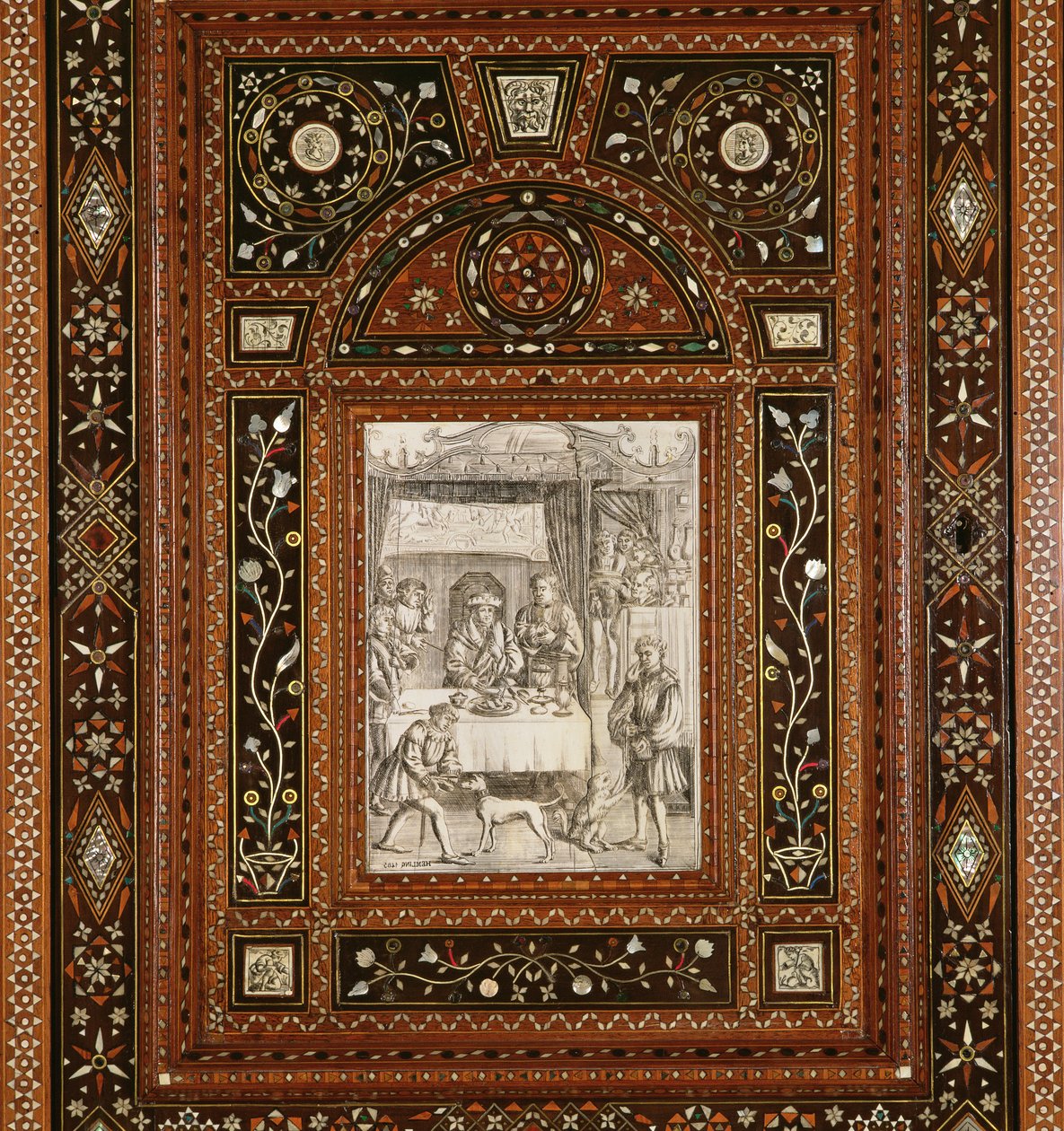 Detalhe de uma gravura em marfim, depois de Memling (c.1433-94), de um gabinete dado a Maria Rainha dos Escoceses (1542-87) e Francisco II (1544-60) como presente de casamento (madeira e marfim incrustado) ( ver 162449) de Italian School