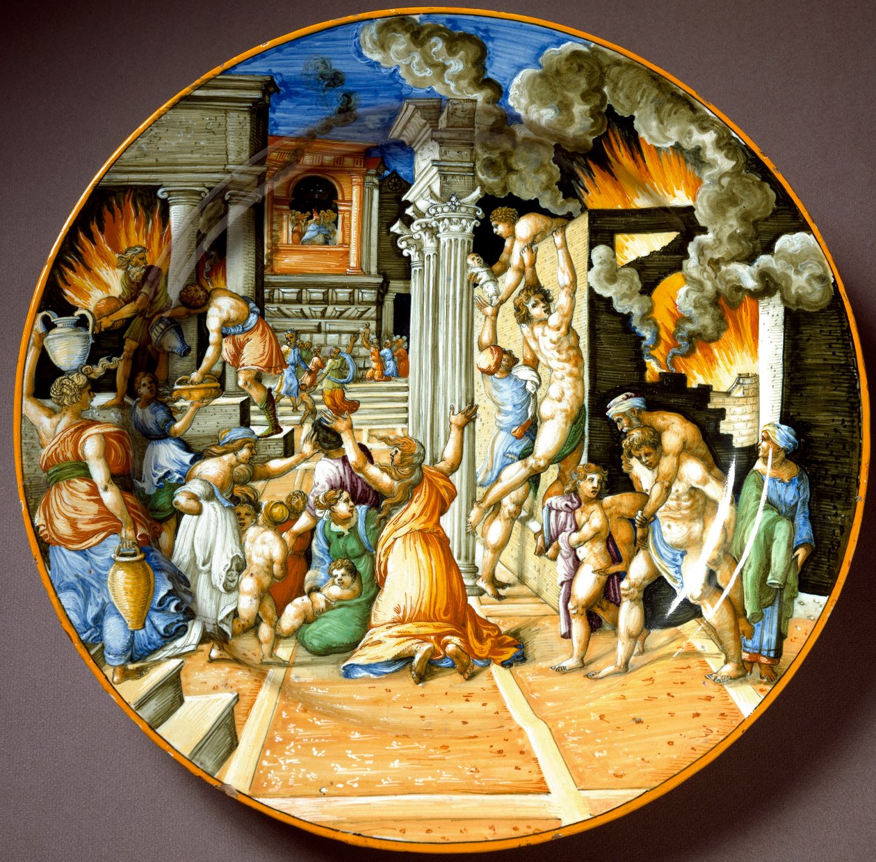 Enee e seu pai Anchise durante o incêndio de Tróia Prato cerâmico produzido em Urbino, Itália. 1560 ao redor de Florença, Museo Nazionale del Bargello - Enéas e seu pai Anchises, durante a queima de Tróia. Prato cerâmico de Urbino. Circa 1560. Musa Naciona de Italian School