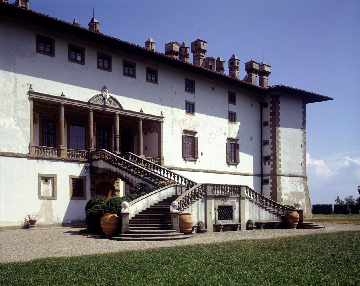Fachada da Villa Medicea, chamada Ferdinanda ou a vila dos cem chimaneiros em Artimino de Italian School