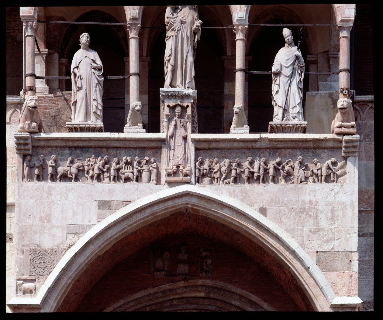 Friso dos meses de entrada principal (escultura de Italian School