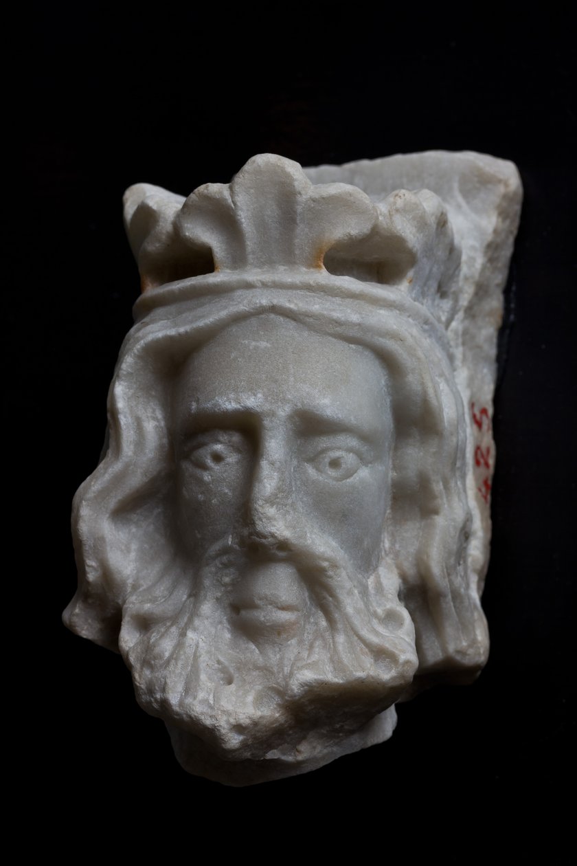 Génova, Museu de Santo Agostinho: fragmento de cabeça coroada, por escultor desconhecido do Norte de França; séculos XIII - XIV de Italian School