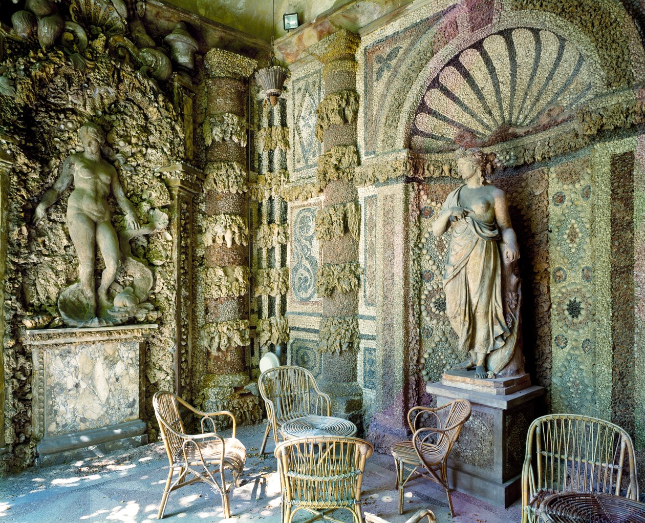 Interior da gruta, da Villa la Pietra de Italian School