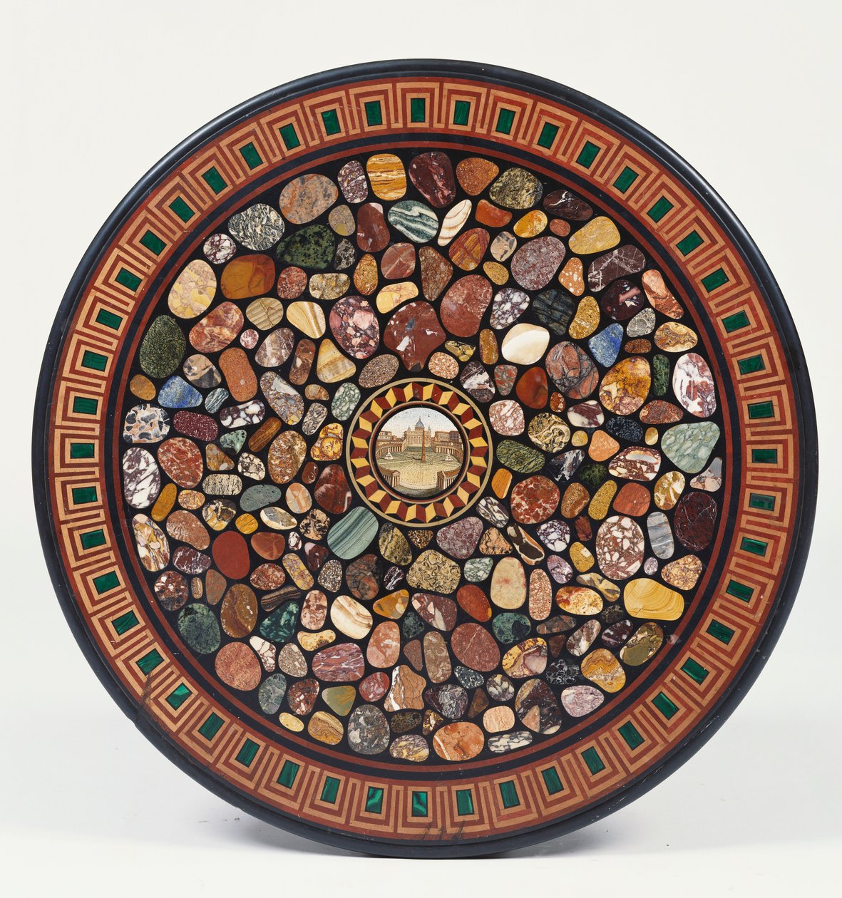 Tampo de mesa circular de mármore de espécime italiano centrado em torno de um micro mosaico da Praça de São Pedro, Roma de Italian School