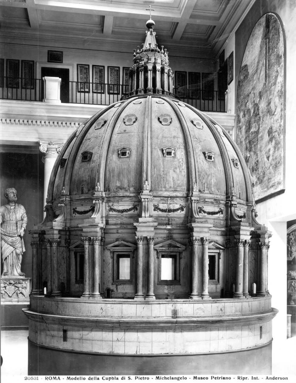 Modelo da cúpula de São Pedro, projetado por Michelangelo (1475-1564) e construído por Giacomo della Porta (c.1533-1602) em 1588-90 (madeira) de Italian School